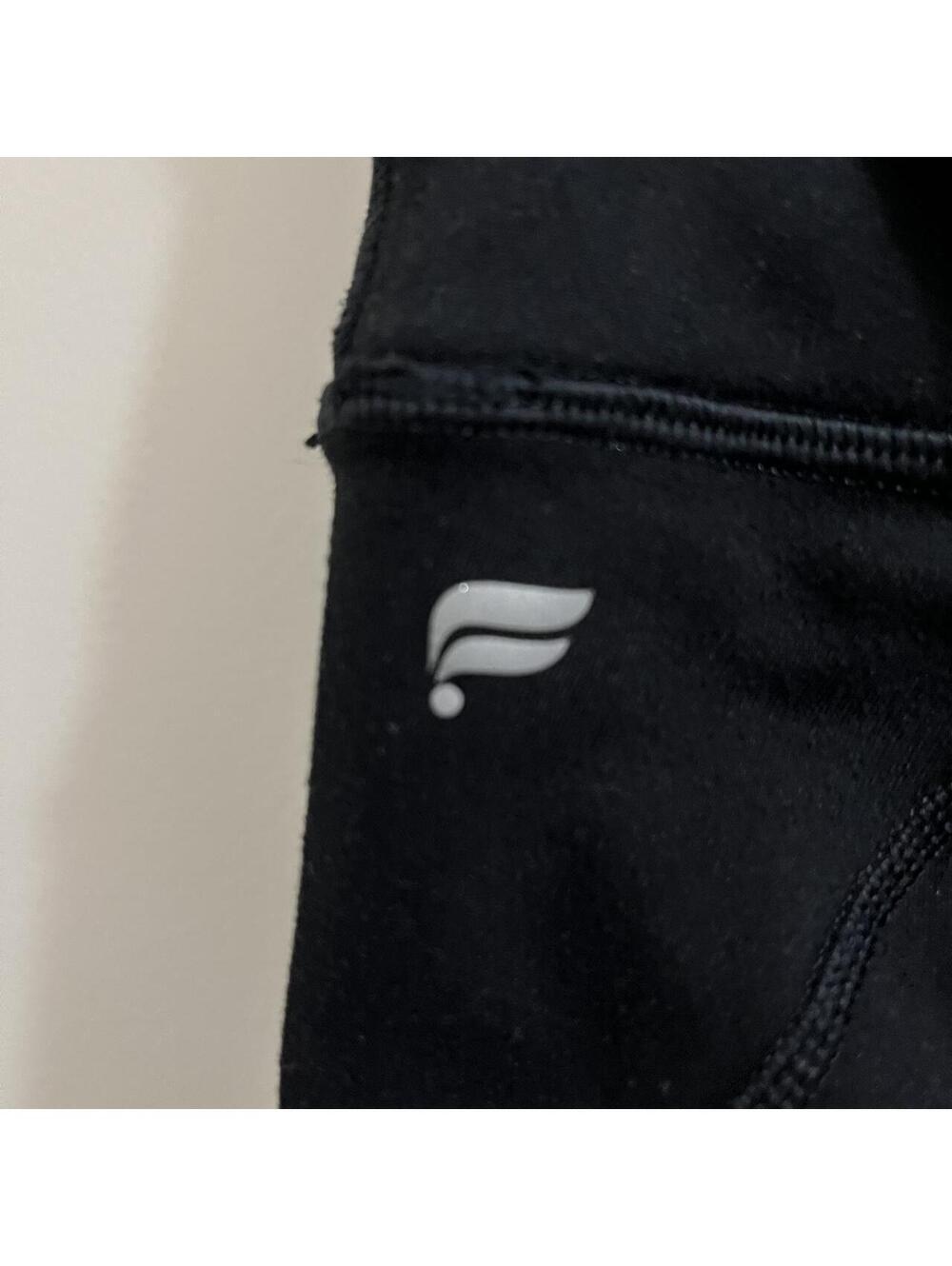 Black Fabletics leggings. Waist 28” stretches to 30”. Inseam 23”#activewear